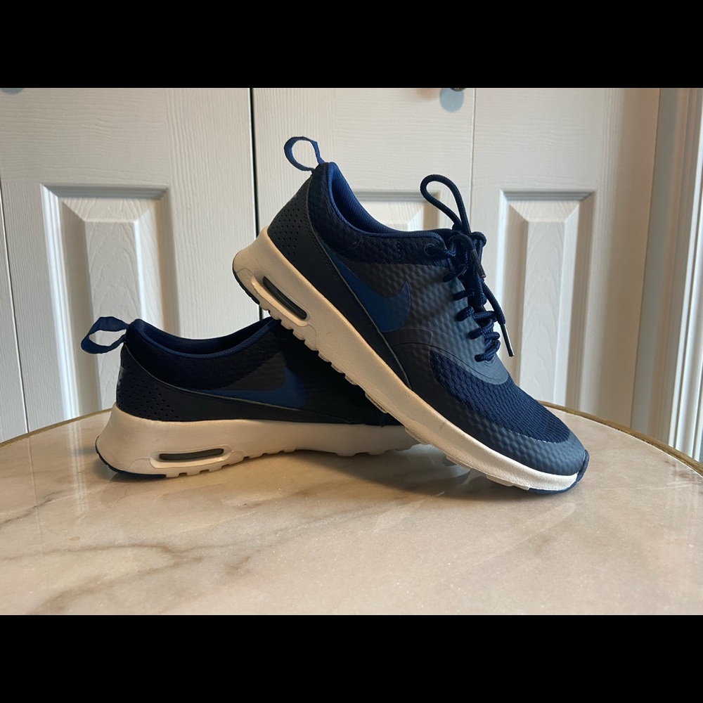 Nike Air Max Thea Trainer Sneakers In Blue